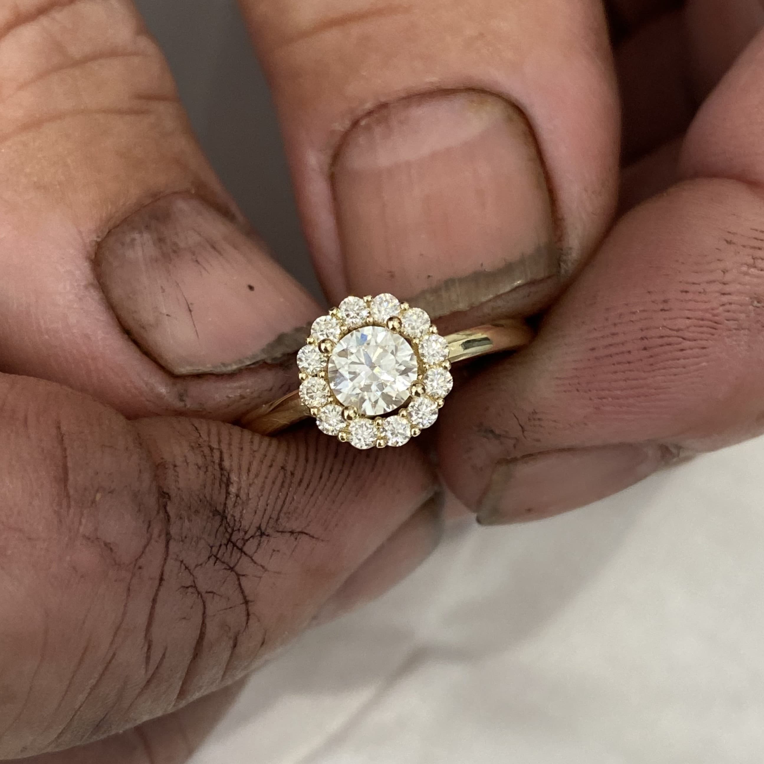Prsten s moissanite-om